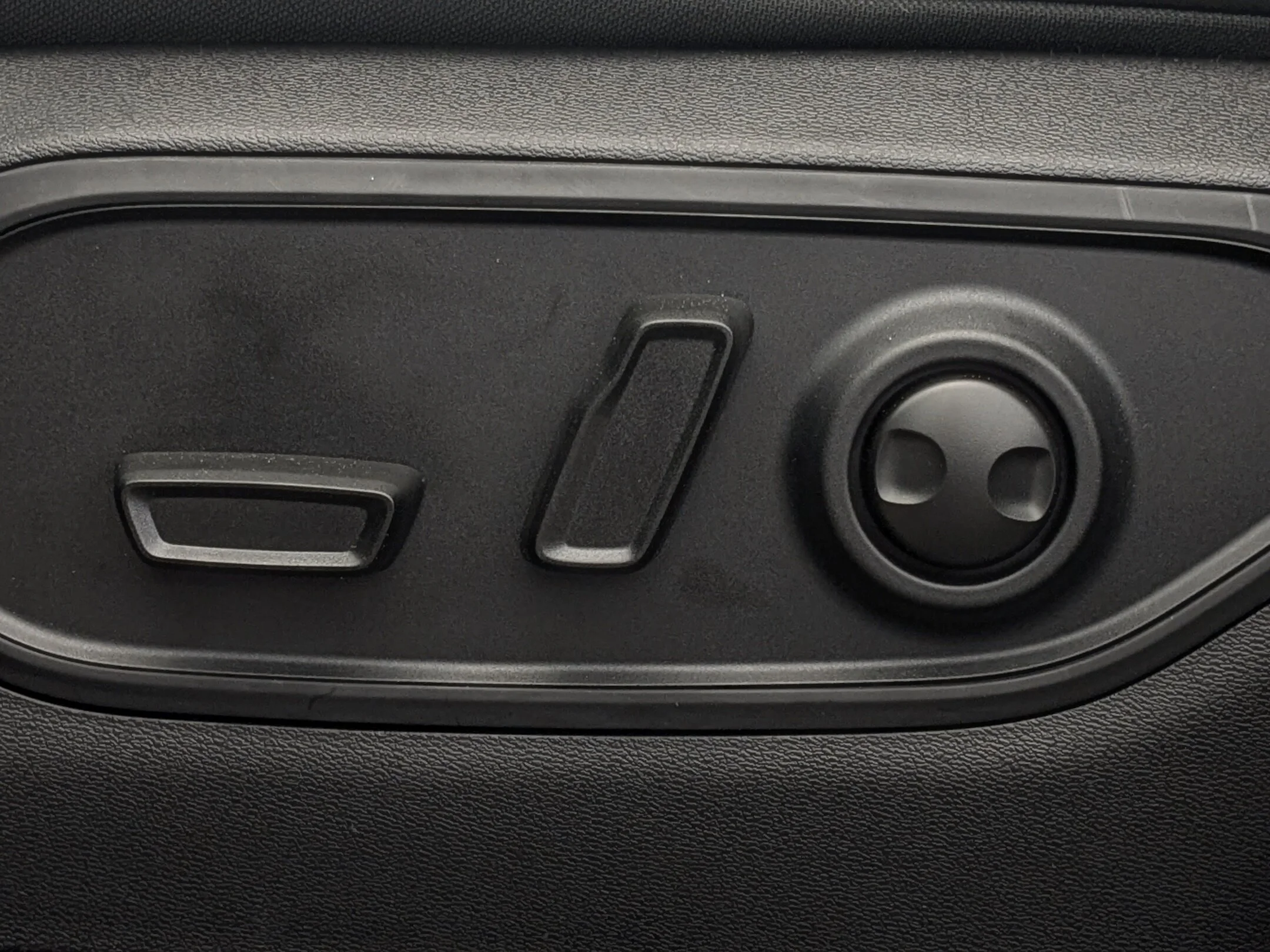 New 2026 Black Jeep Limited - - Hybrid - Dual-Pane Pano Sunroof - Capri Leatherette - Power Liftgate & More! image 14
