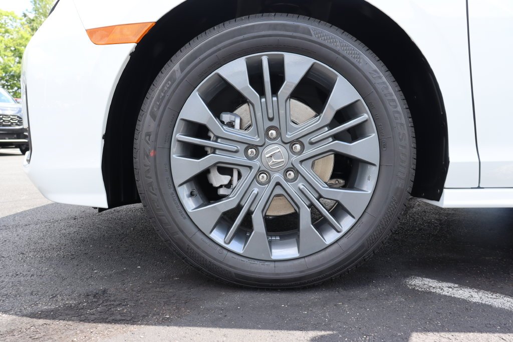 New 2027 Platinum White Pearl Honda Touring image 10