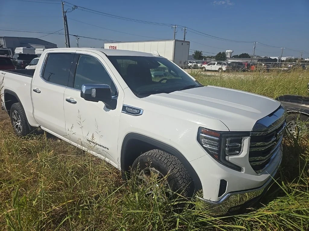 Used 2025 White GMC SLT image 4