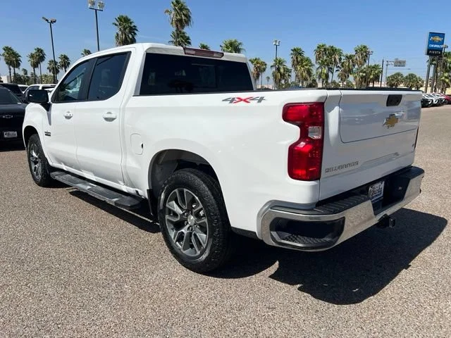 Used 2025 Summit White Chevrolet LT image 5