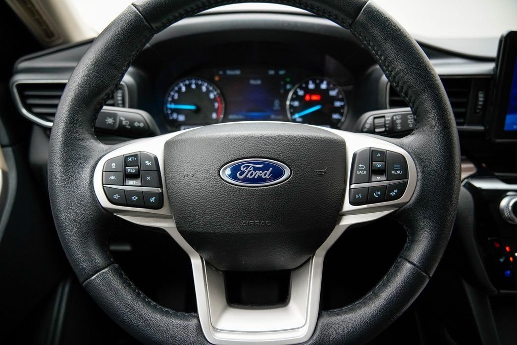 Used 2023 White Ford Limited image 32