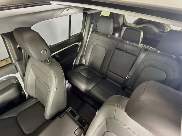 Used 2025 Fuji White Land Rover S image 14