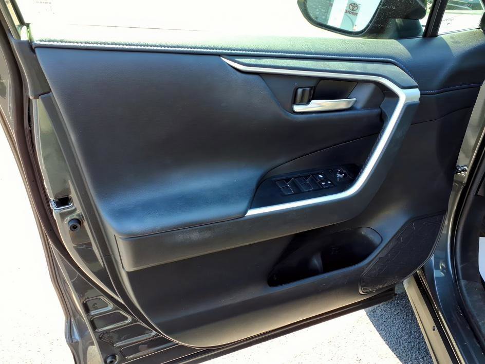 Used 2021 Magnetic Gray Metallic/Midnight Black Metallic Toyota Hybrid XSE image 18