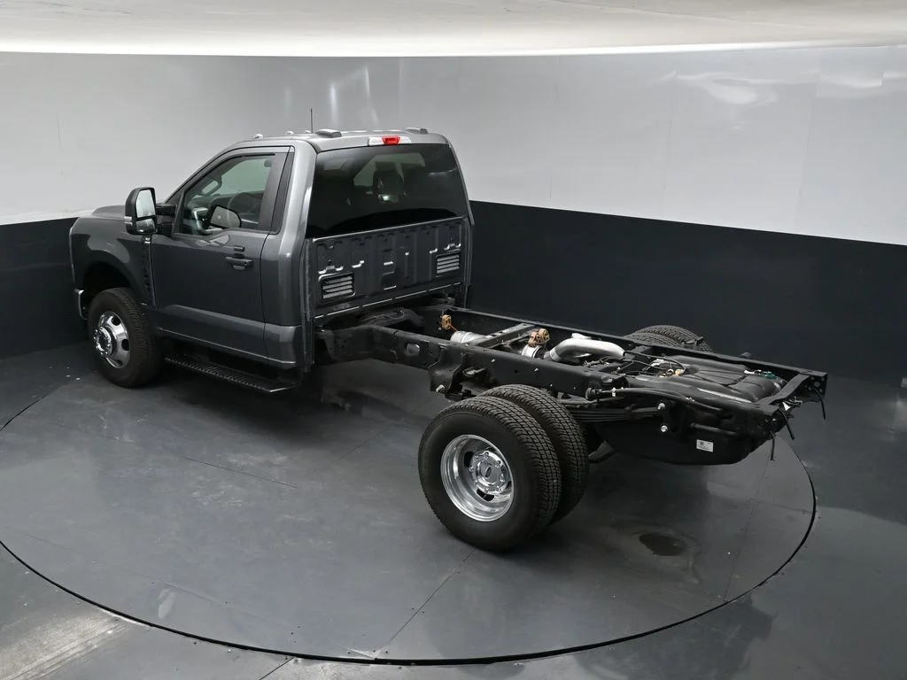 2026 Ford F-350 Super Duty Chassis Cab XLT - Photo 33