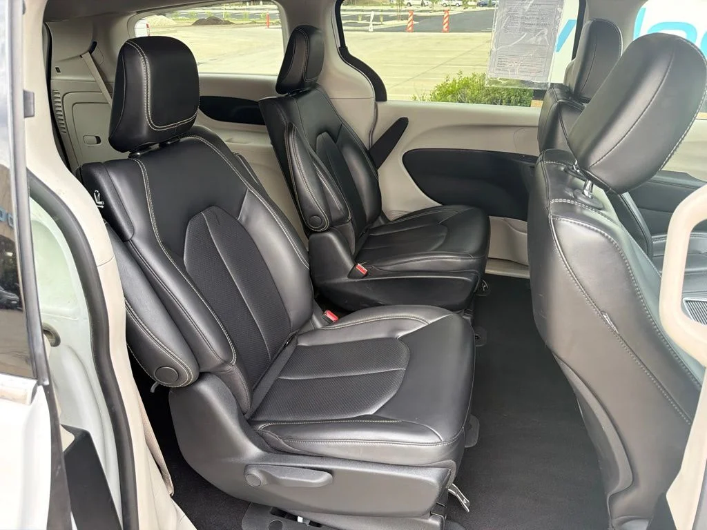 Used 2023 White Chrysler Touring L image 18
