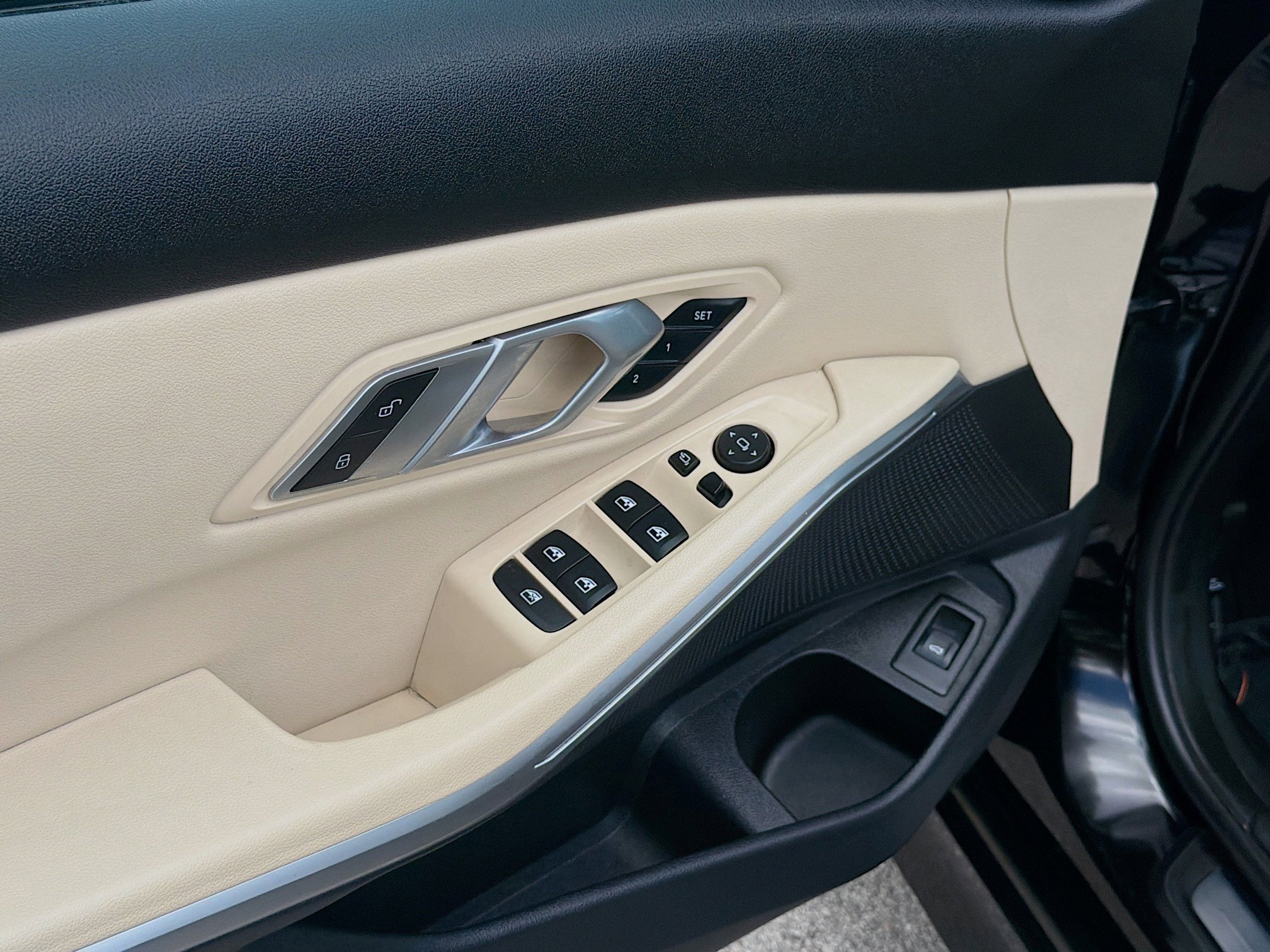 Used 2022 Jet Black BMW 330i image 17