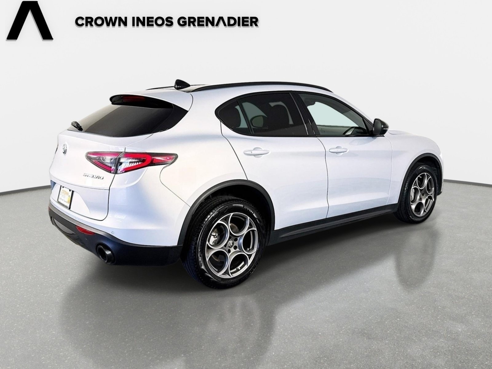 Used 2025 Moonlight Gray Metallic Alfa Romeo Base image 5