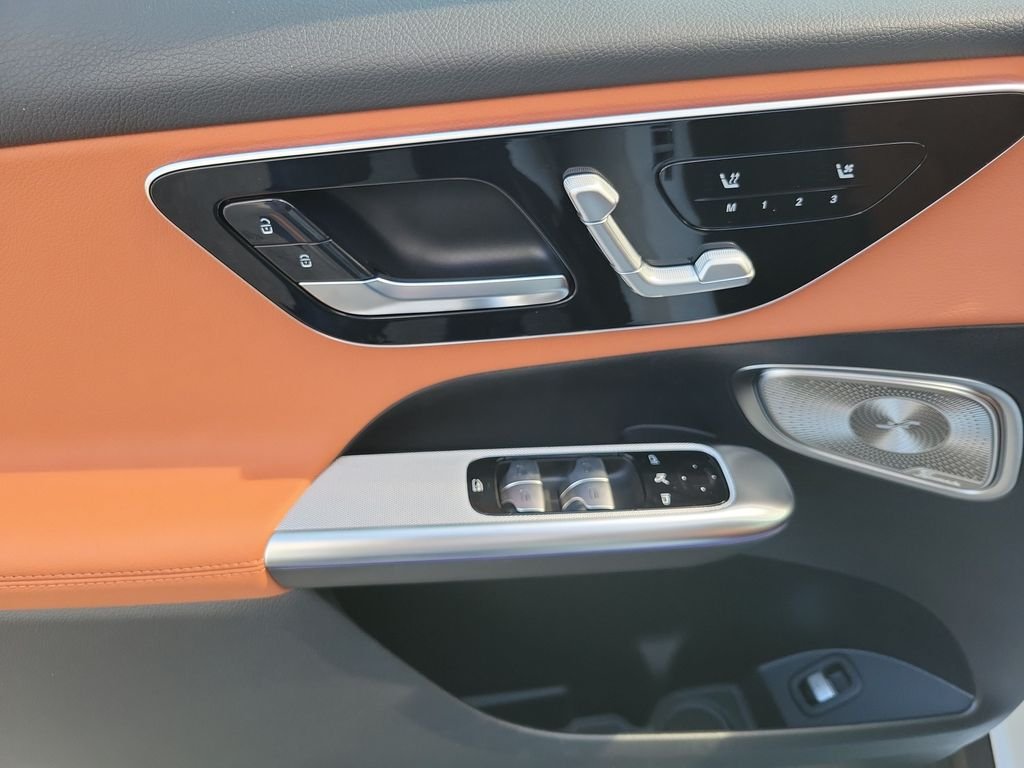 New 2027 Polar White Mercedes-Benz GLC 300 image 16