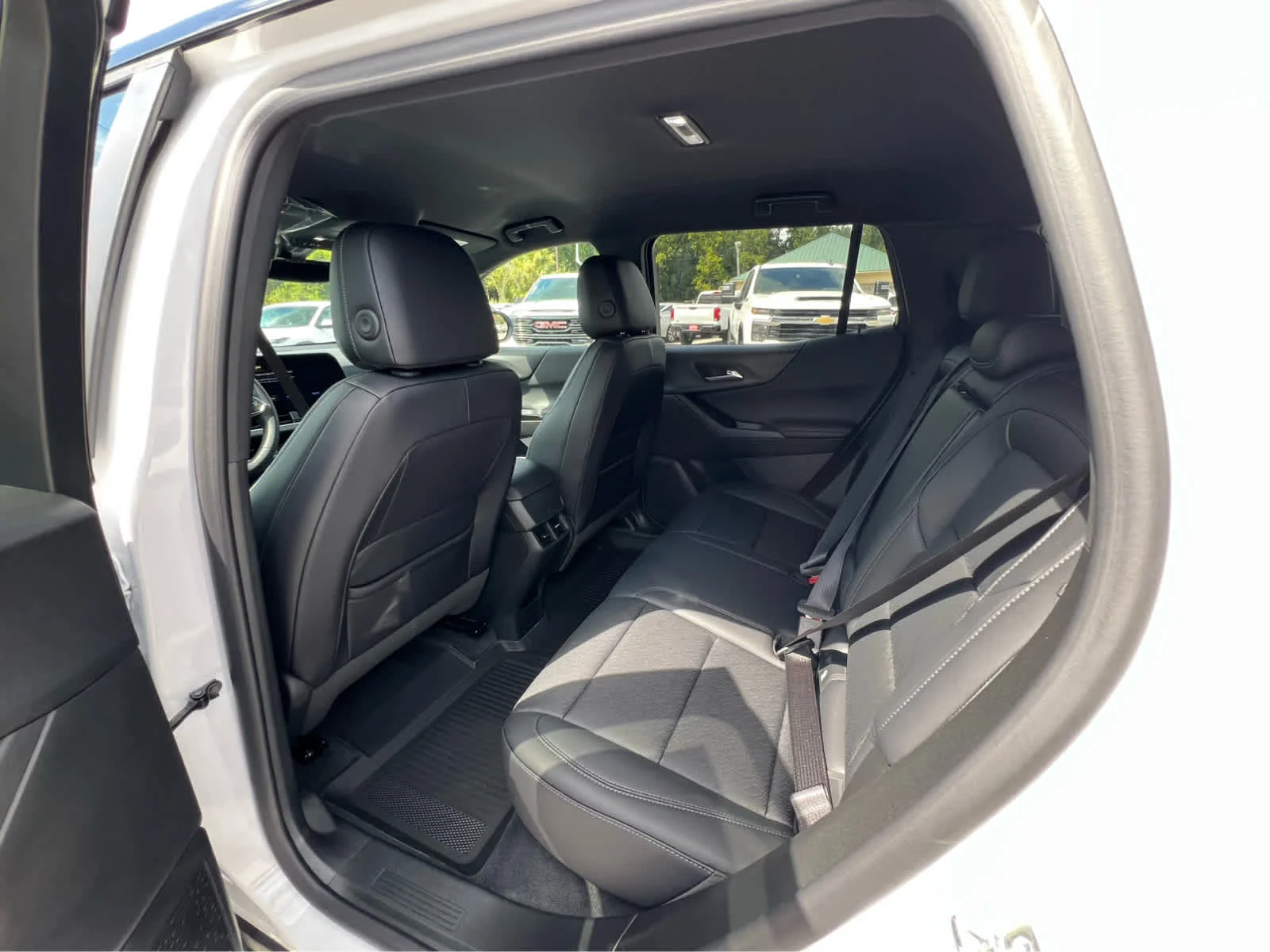 2027 Chevrolet Equinox LT - Photo 7