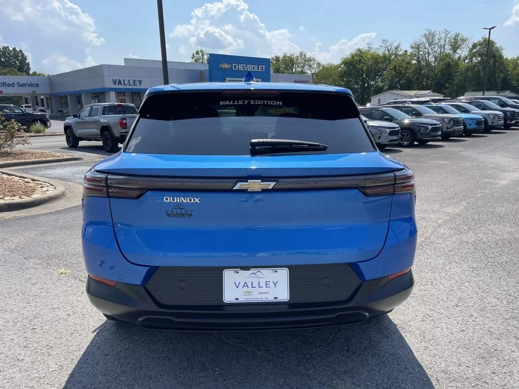 Used 2025 Riptide Blue Metallic Chevrolet LT image 5