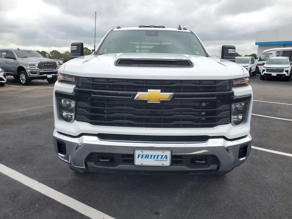 New 2026 Summit White Chevrolet Work Truck image 23