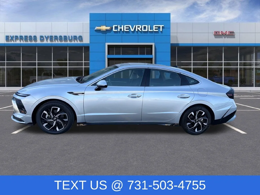 Used 2025 Silver Hyundai SEL image 4