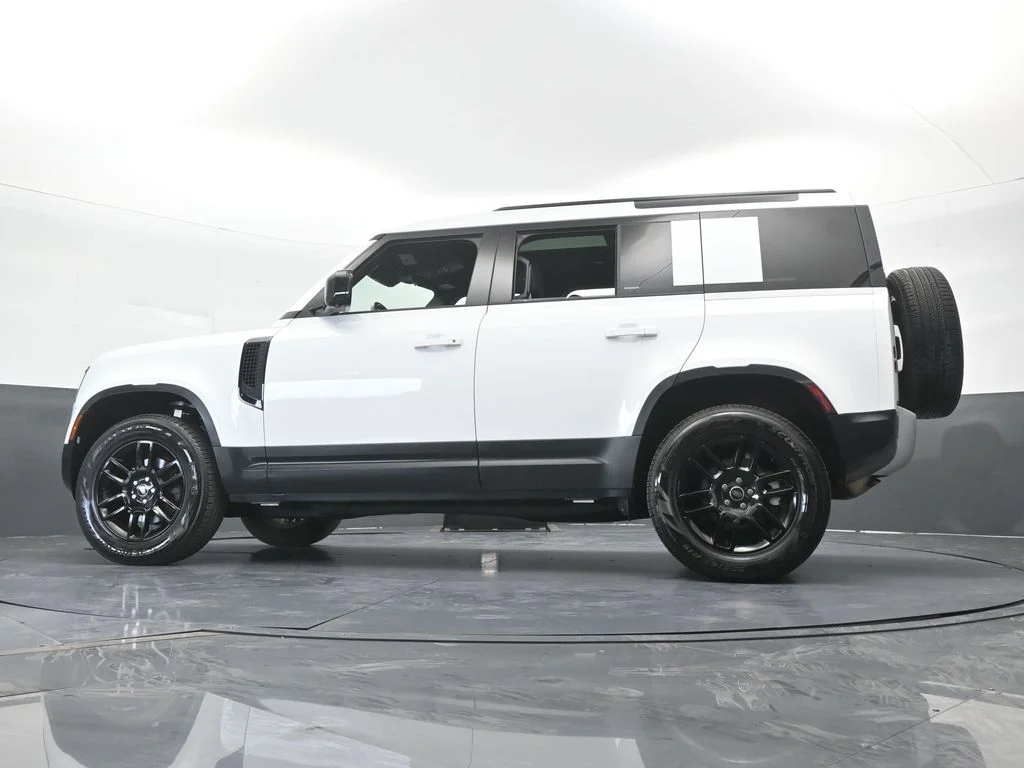 Used 2025 White Land Rover S image 74
