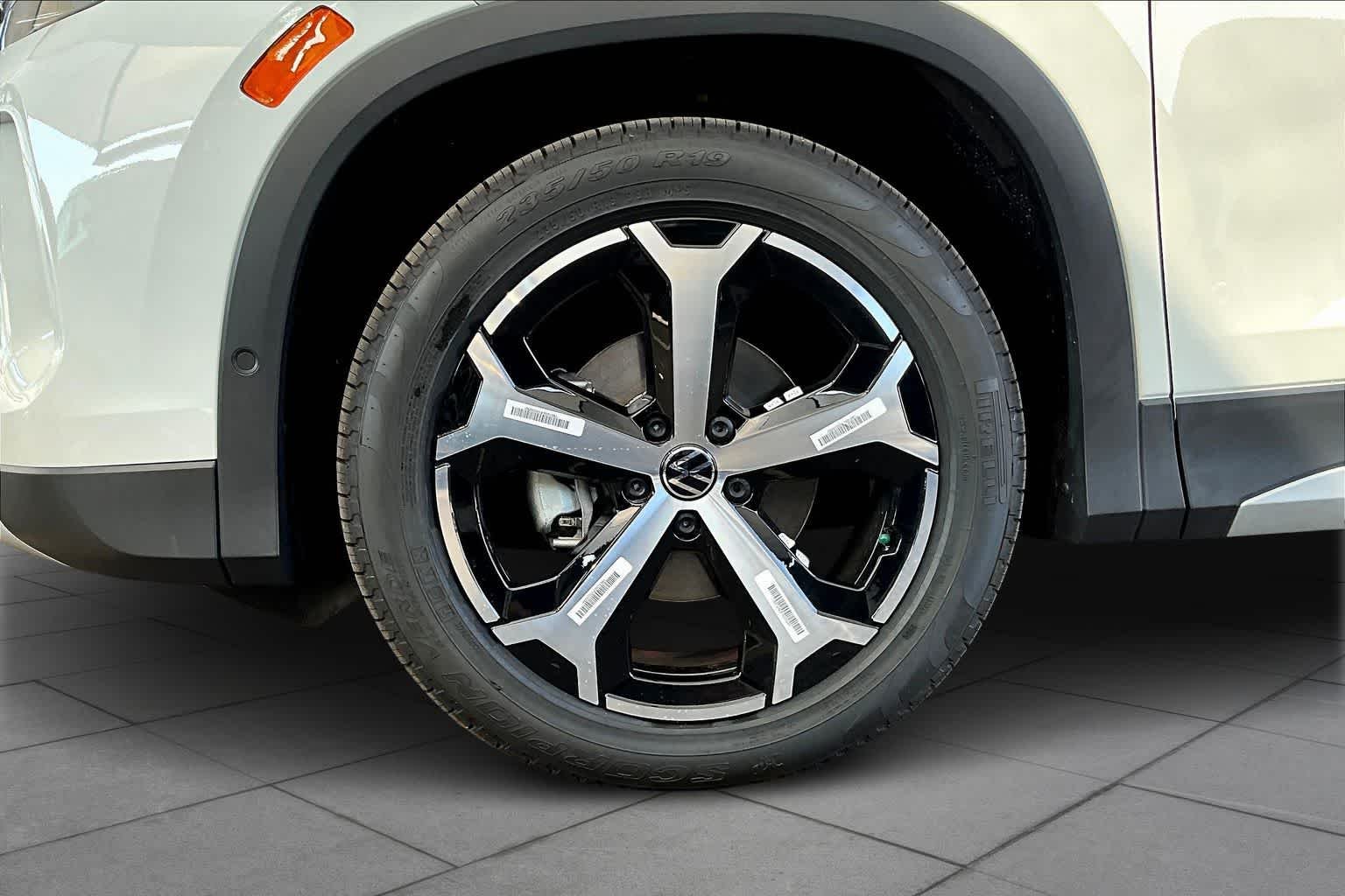 New 2026 Pure White Volkswagen 2.0T SE image 11