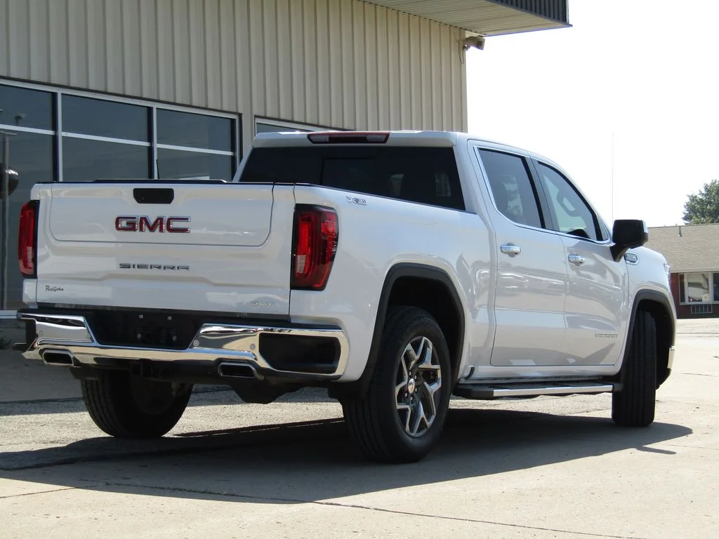 Used 2024 White GMC SLT image 3