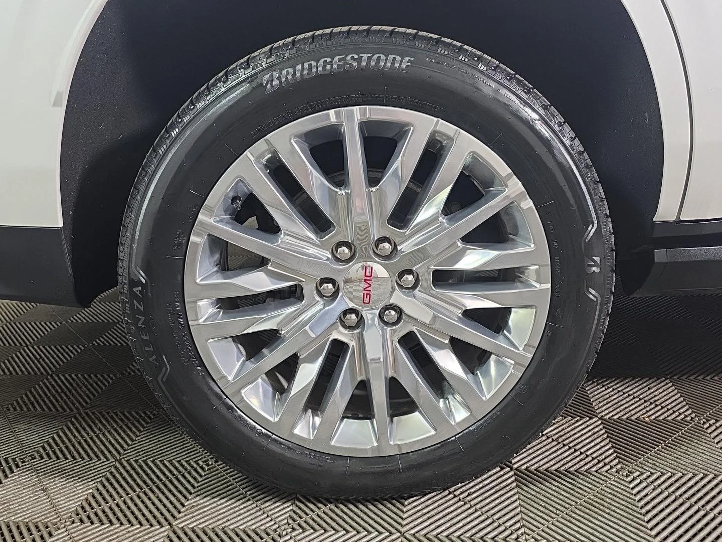 Used 2024 White Frost Tricoat GMC Denali image 2