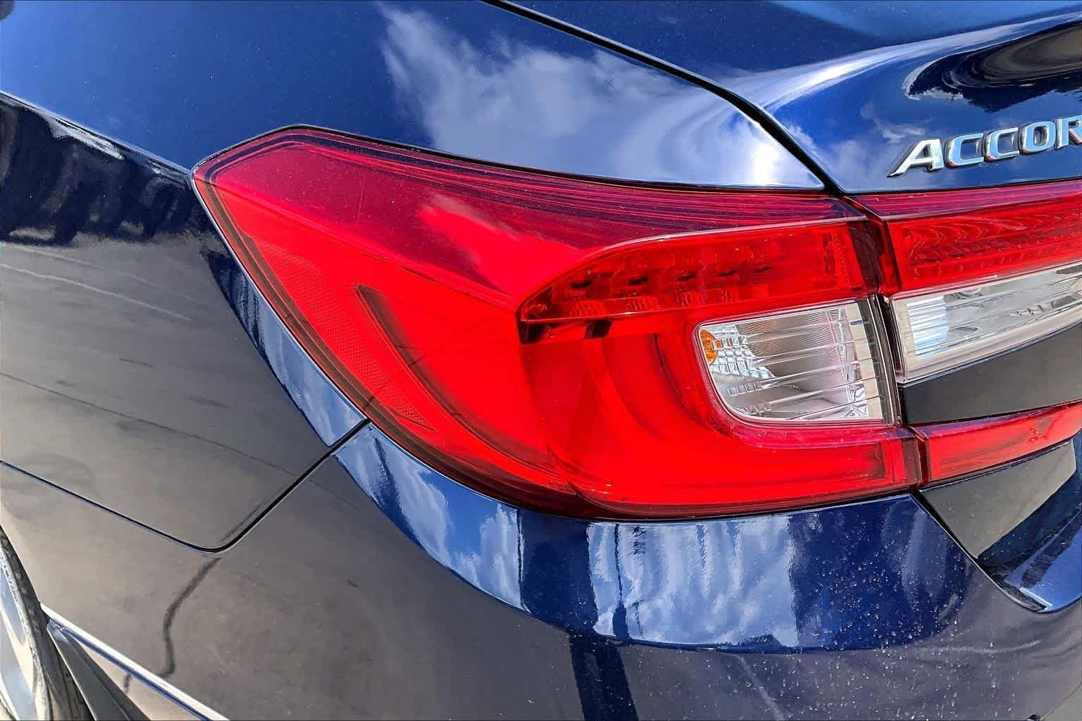 Used 2018 Obsidian Blue Pearl Honda Touring 2.0T image 29