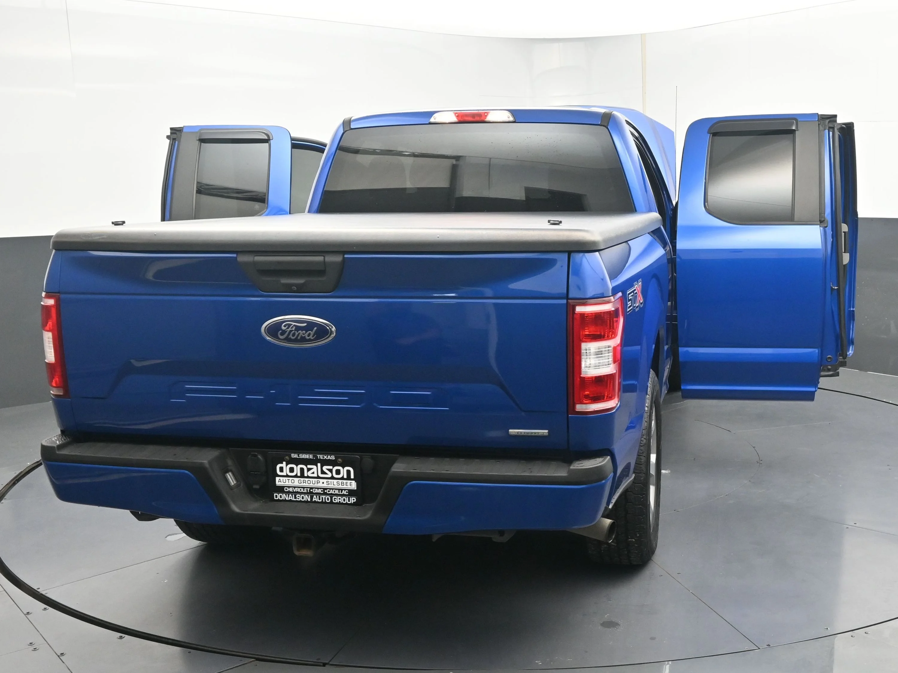 Used 2018 Blue Ford XL image 23
