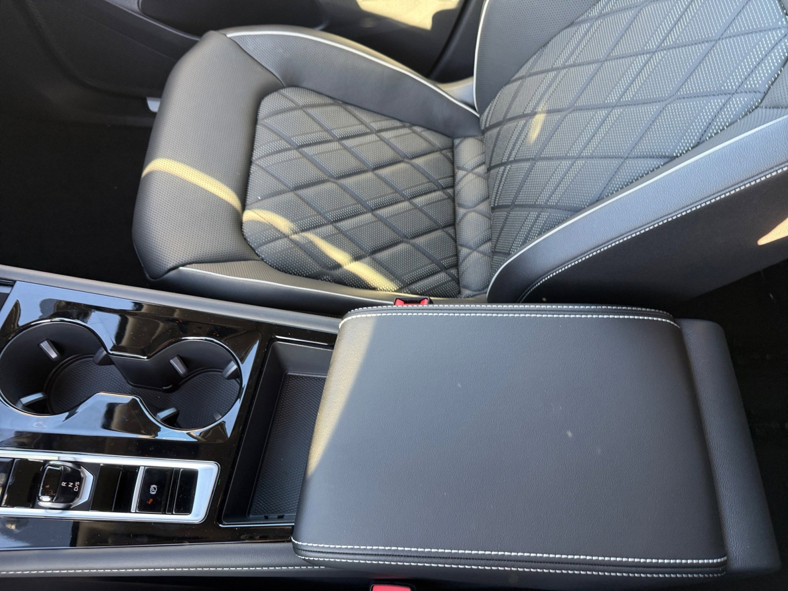 2025 Volkswagen Atlas SEL Premium R-Line - Photo 14