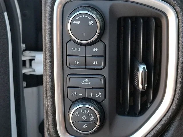 Used 2019 White Chevrolet LT image 25