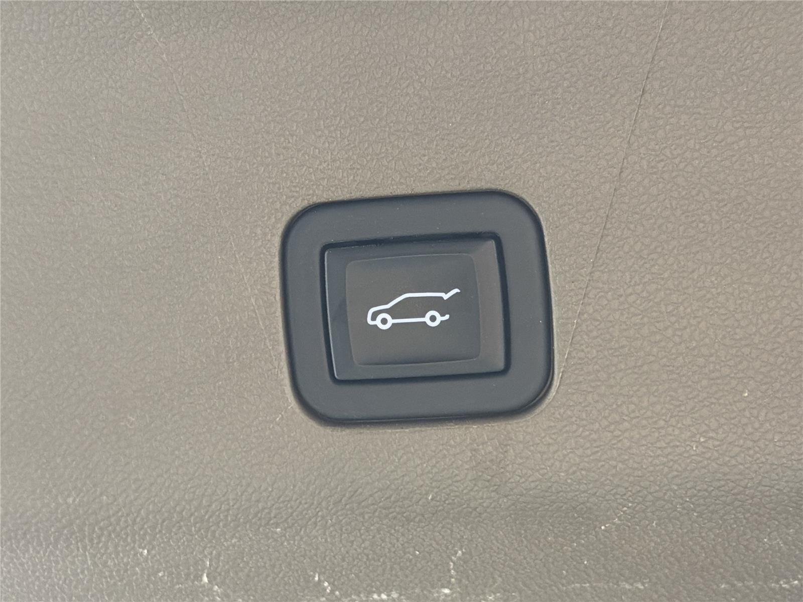 2023 GMC Yukon Denali - Photo 21