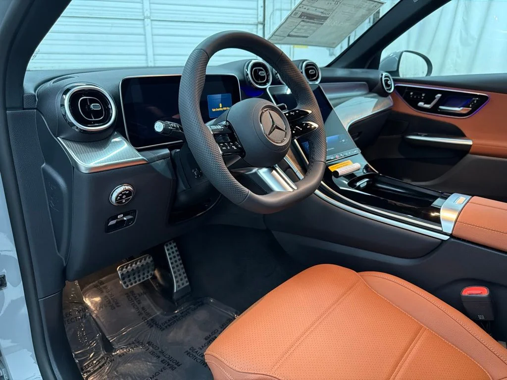 New 2027 White Mercedes-Benz GLC 300 image 13