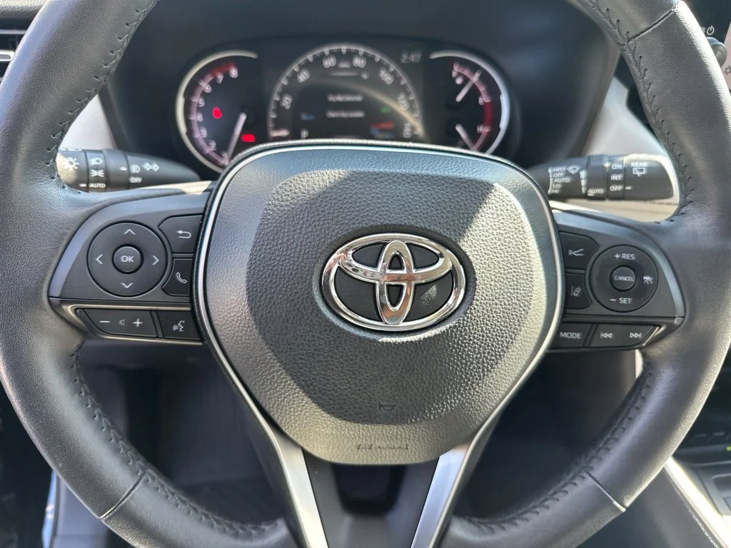 Used 2025 Black Toyota XLE Premium image 18