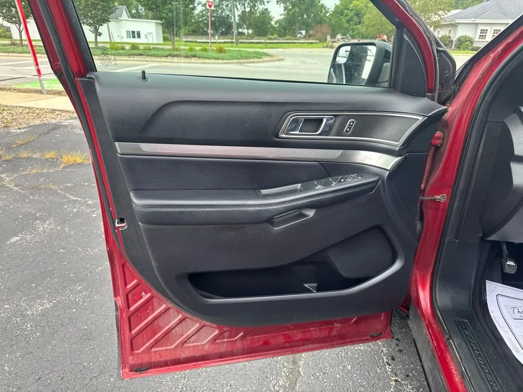 Used 2018 Red Ford XLT image 14