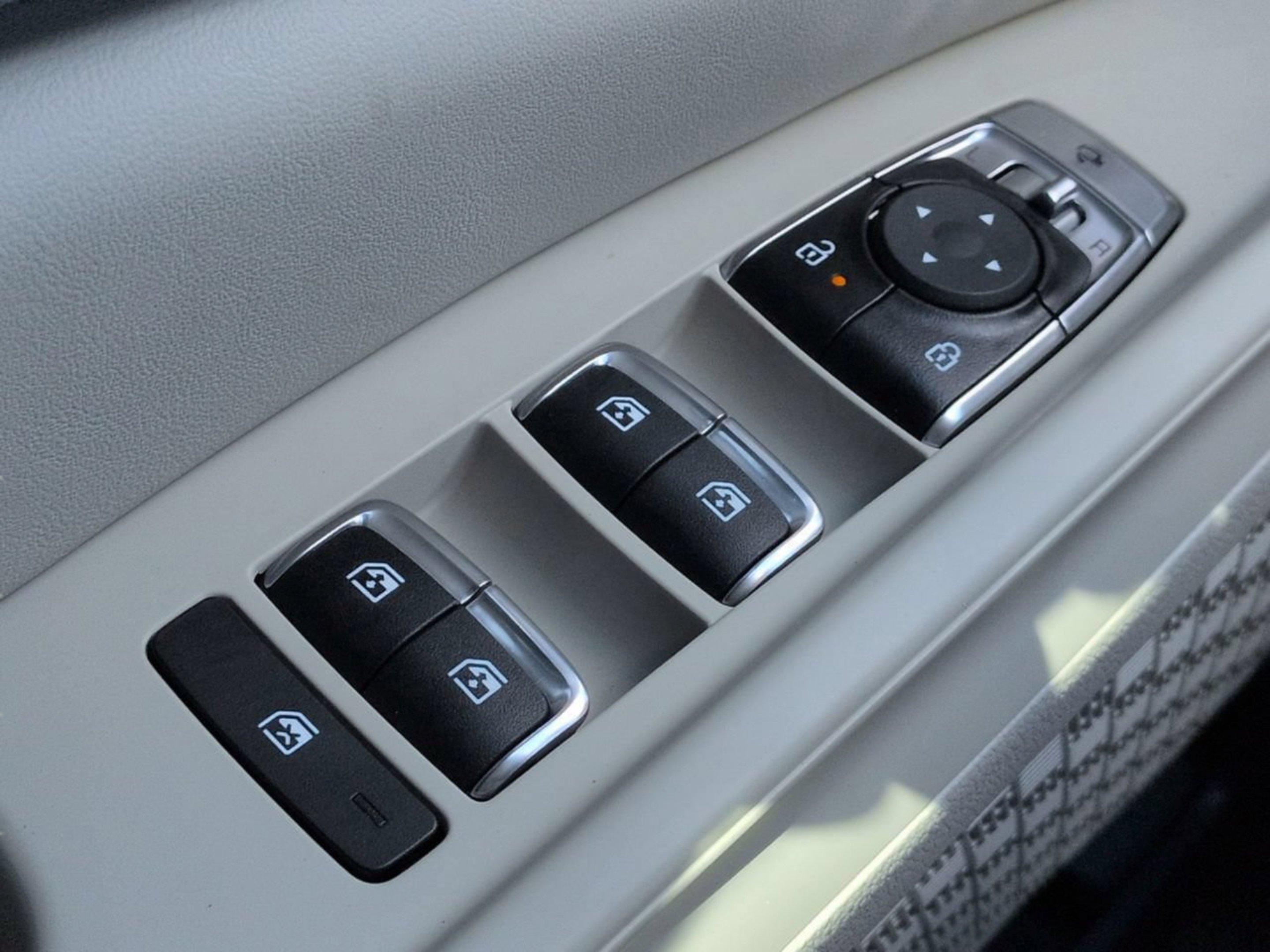 New 2026 Snow White Pearl Kia EX image 30
