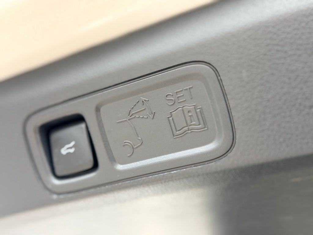 Used 2024 White Ford Limited image 34