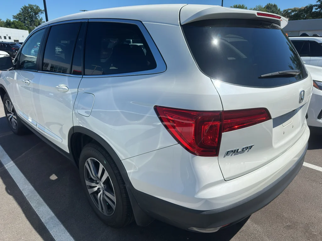 Used 2017 White Diamond Pearl Honda EX-L image 4