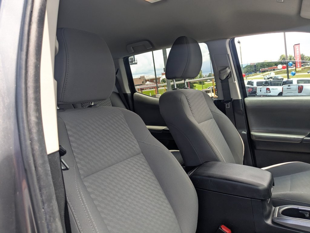 Used 2022  Toyota SR image 24