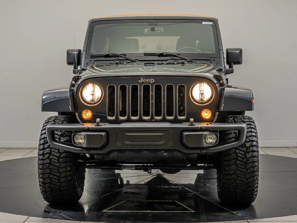 Used 2018 Rhino Clearcoat Jeep Unlimited Sport image 2