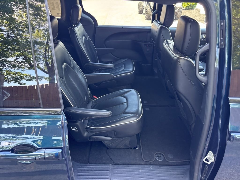 Used 2025 Blue Chrysler Limited image 11