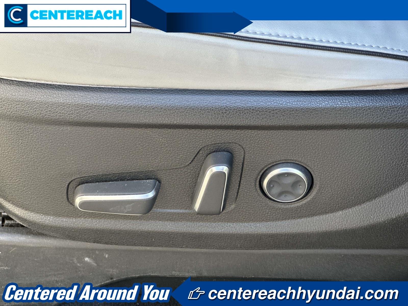 Used 2023 Silver Hyundai SEL image 18