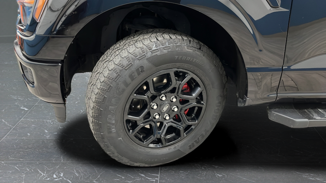 Used 2024 Agate Black Metallic Ford XLT image 35