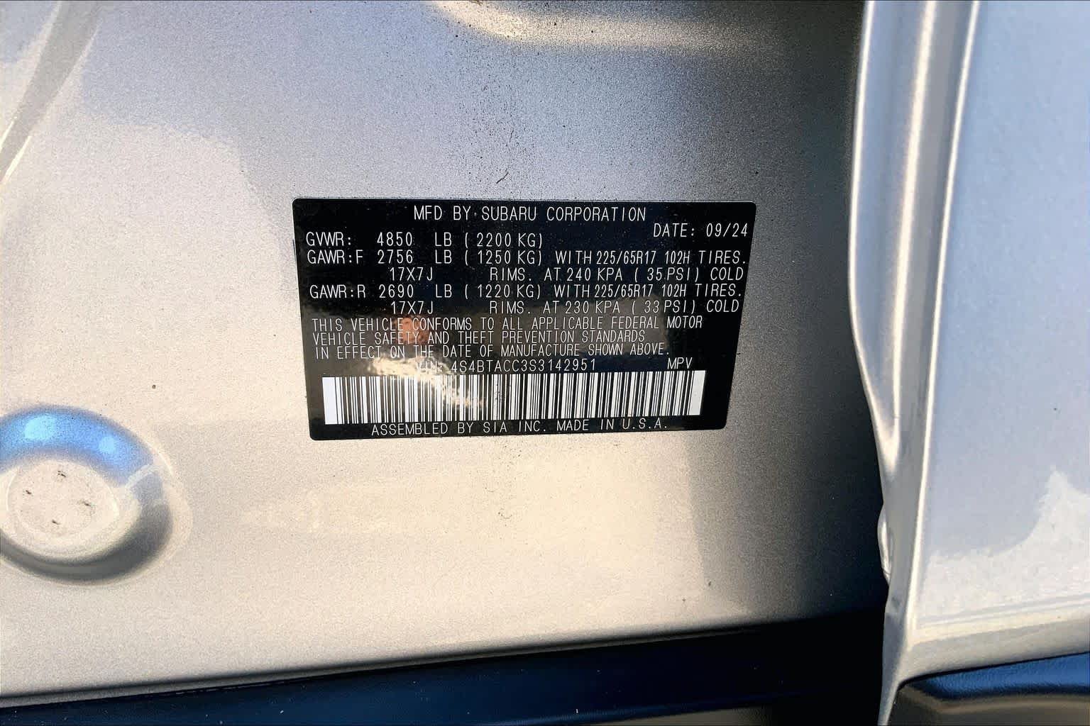 Used 2025 Ice Silver Metallic Subaru Premium image 31