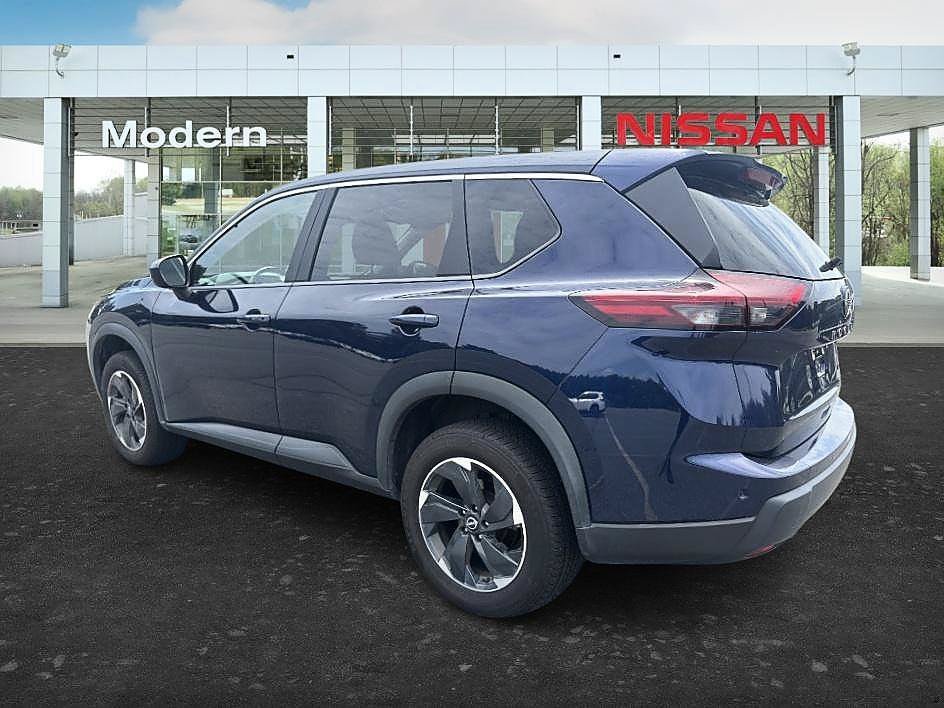 Used 2025 Deep Ocean Blue Pearl Nissan SV image 3