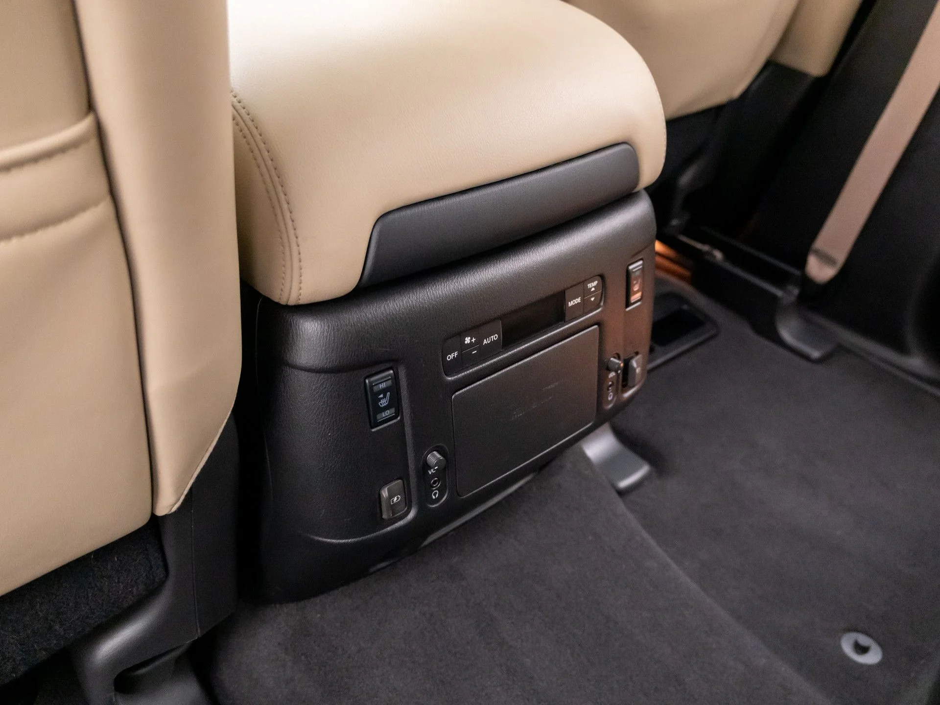 Used 2019 Blue Nissan Platinum image 18
