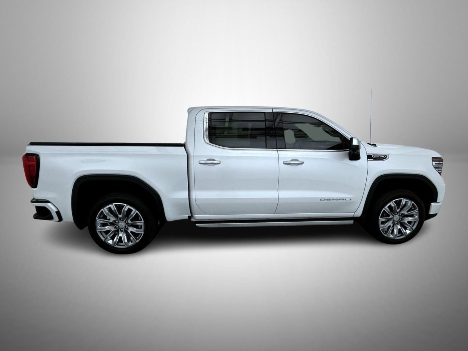 Used 2024 White GMC Denali image 4