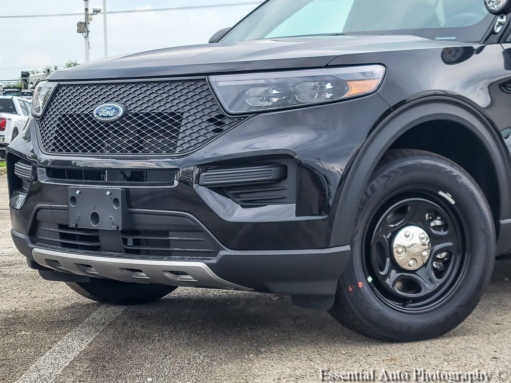 New 2026 Black Ford 4DR AWD POLICE image 2