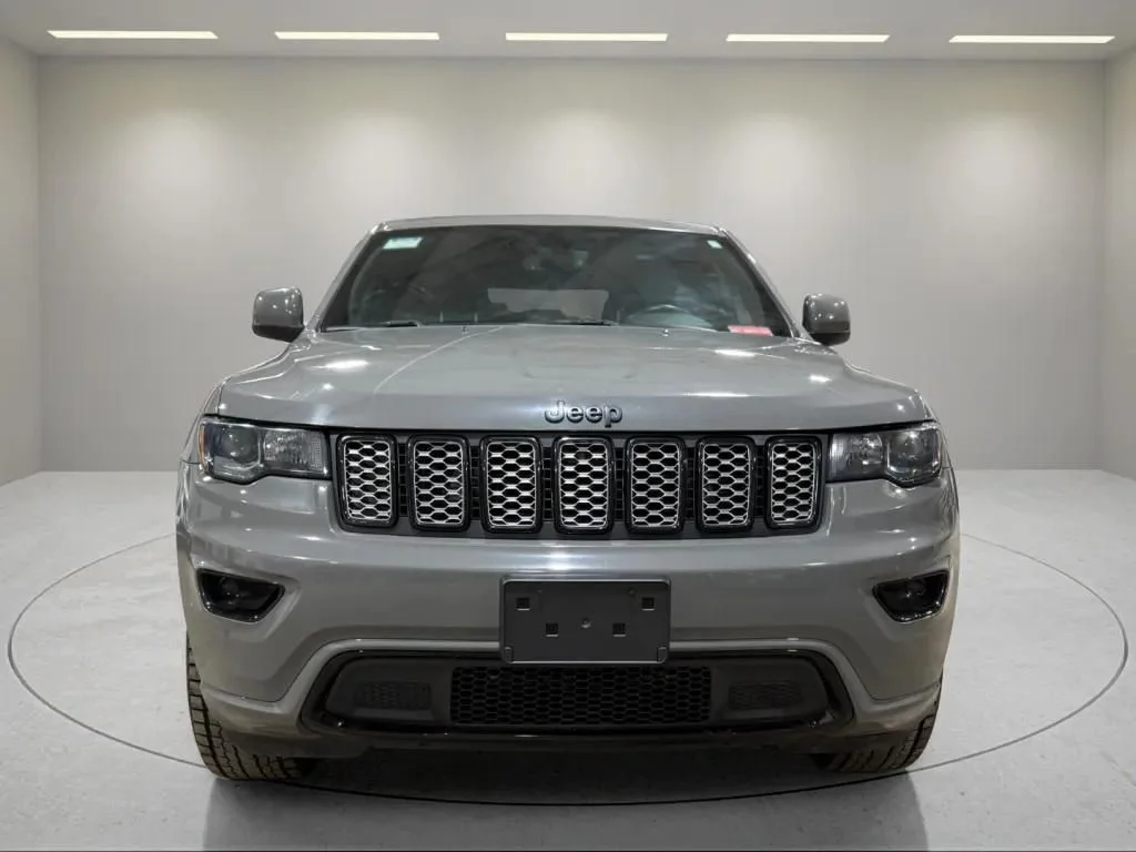 Used 2021 Sting-Gray Clearcoat Jeep Laredo X image 6