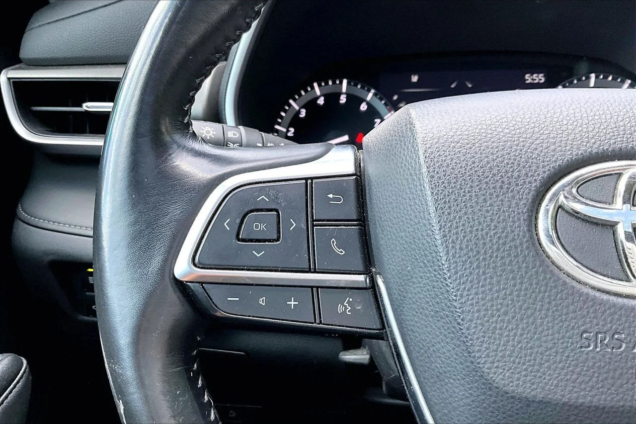 Certified Used 2021 Silver Toyota XLE image 28