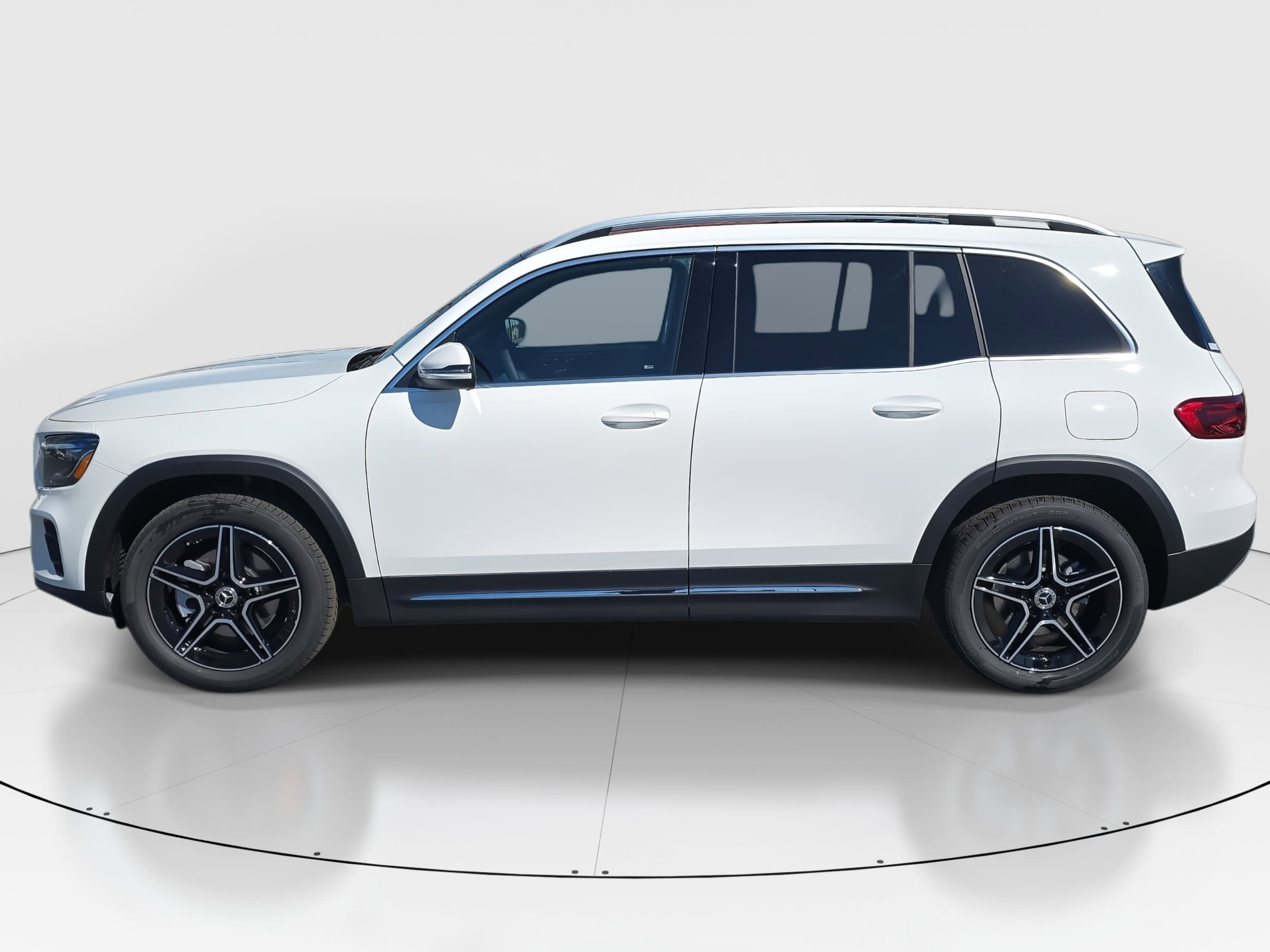 New 2026 Polar White Mercedes-Benz GLB250 image 8