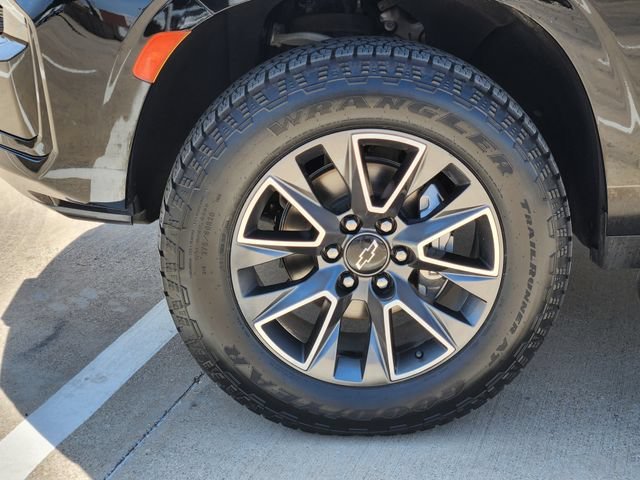 Used 2024 Black Chevrolet Z71 image 18