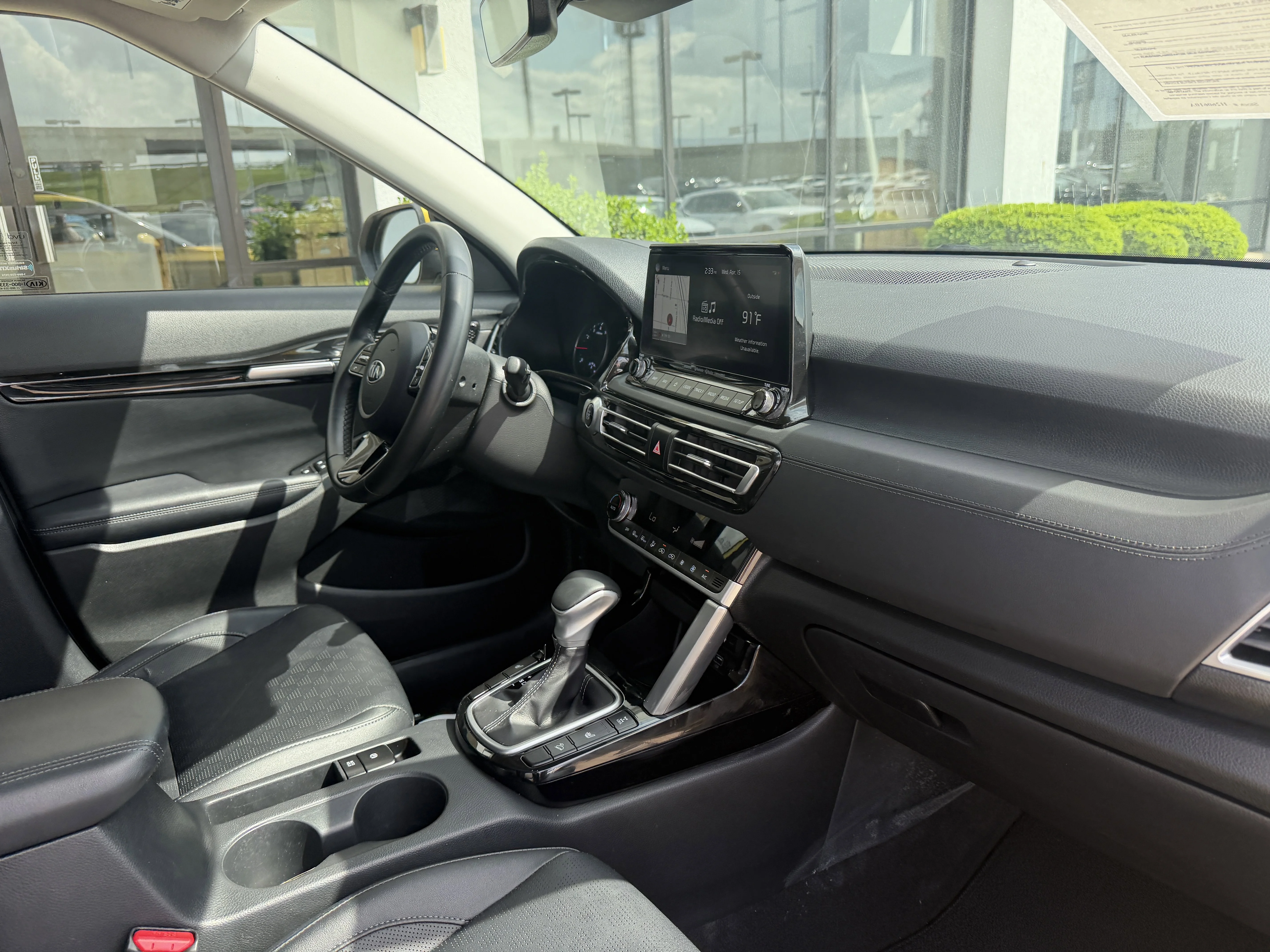Used 2021 Starbright Yellow Kia SX image 23