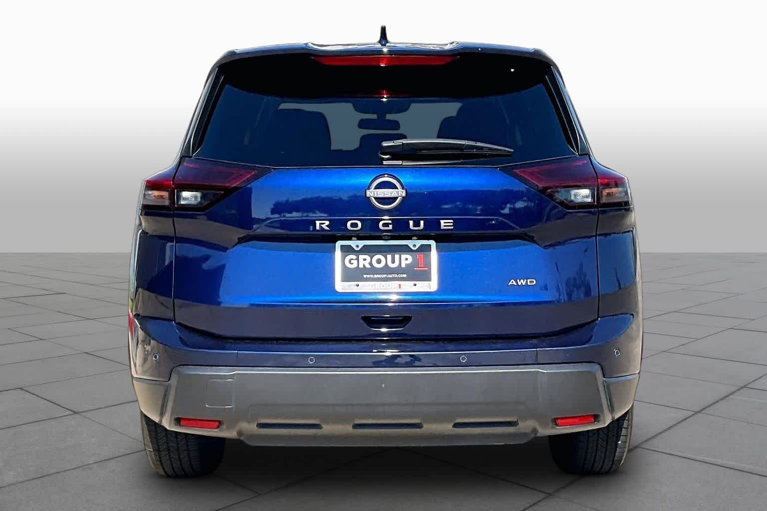Used 2025 Deep Ocean Blue Pearl Nissan SV image 5