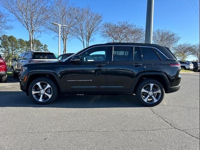 Used 2024 Rocky Mountain Pearlcoat Jeep  image 21