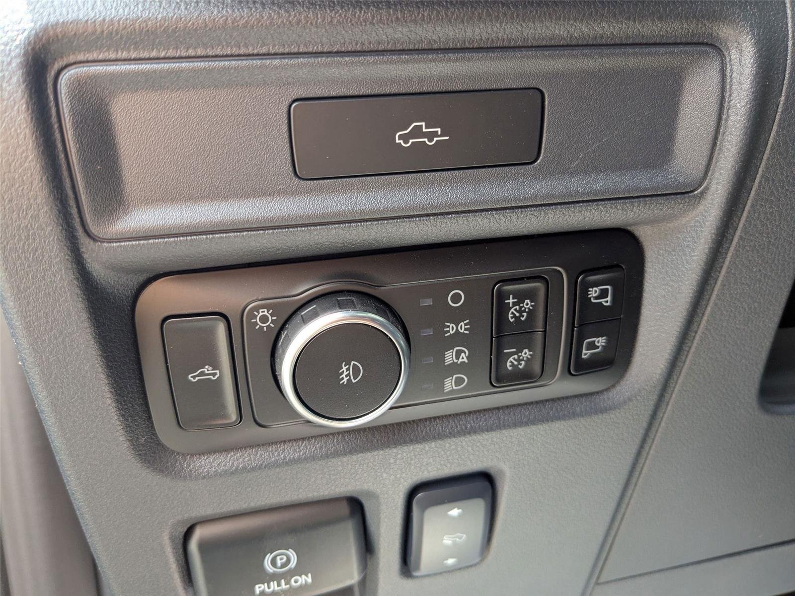 New 2026 Carbonized Gray Metallic Ford Tremor® image 16