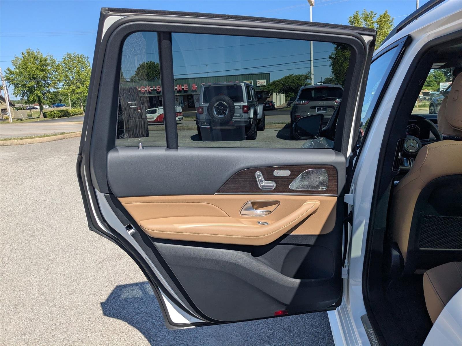 New 2026 Polar White Mercedes-Benz GLS 450 image 23